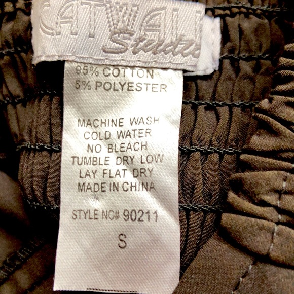 Blue Studio black ruffled halter top - Picture 3 of 3